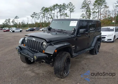 2014 Jeep Wrangler Unlimited Sahara z USA, uszkodzony, nr VIN 1C4BJWEG4EL317946
